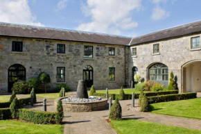  Moyvalley Hotel Self Catering Cottages  Мойвалли